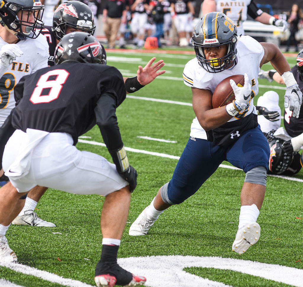 Battle High School's running back Darren Jordan avoids Fort Osage's Gavyn Monday